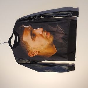 Drake fan-merch sweater.